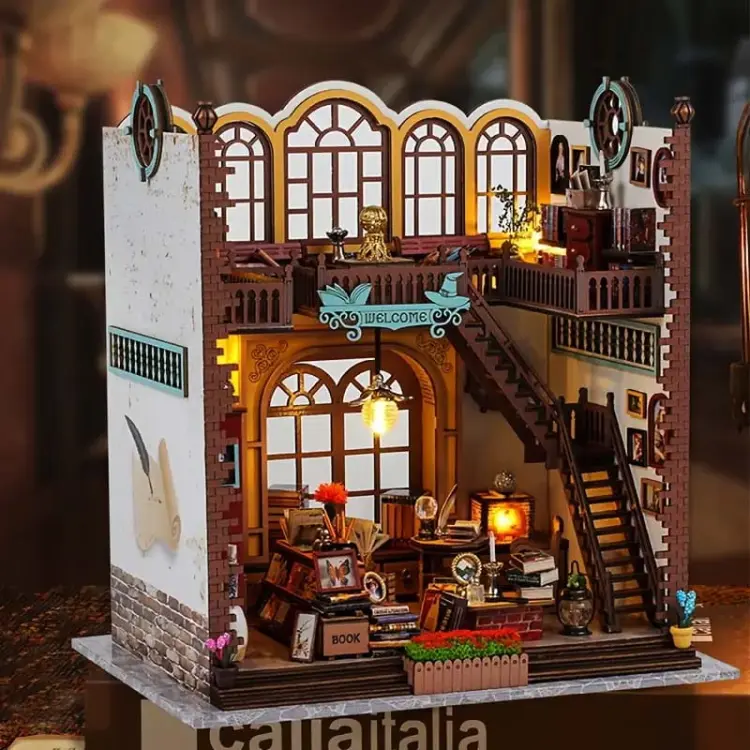 Księgarnia Esy i floresy* - Miniaturowy domek